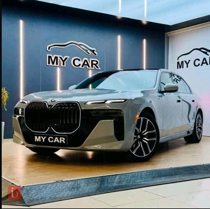 BMW 7-Series 740i 1