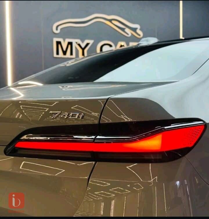 BMW 7-Series 740i 4