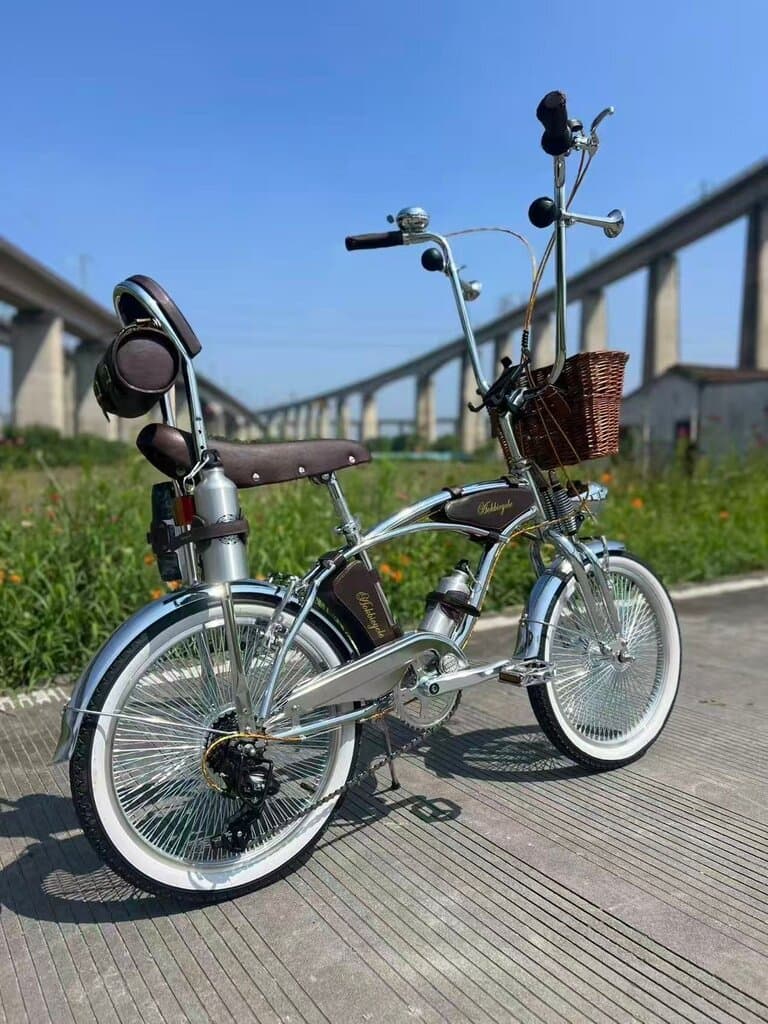 Luxury Vintage Cruiser Bicycle – Chrome Frame with Leather Accents & Wicker Basket 2