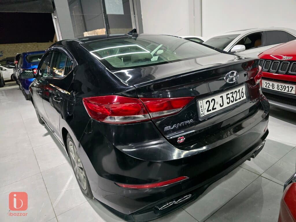 Hyundai Elantra 5