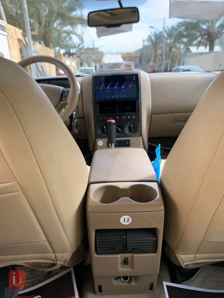 Ford Explorer Limited 4