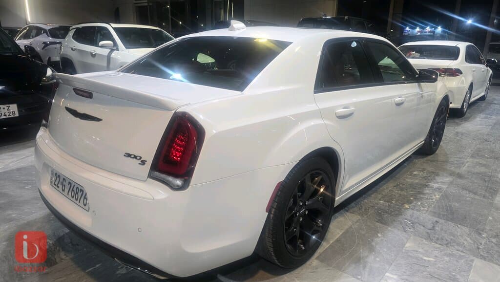 Chrysler 300 S 8