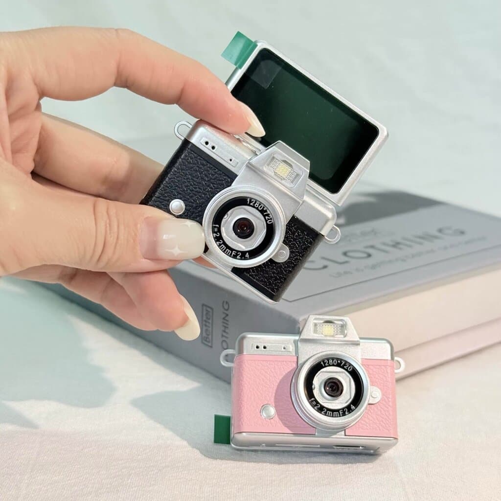 Mini Retro Keychain Camera with Flip Screen – Portable HD Camera 3