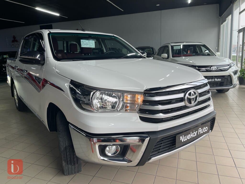 Toyota Hilux SR5 3