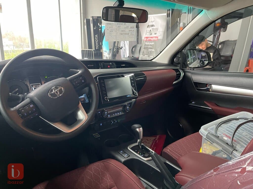 Toyota Hilux SR5 8