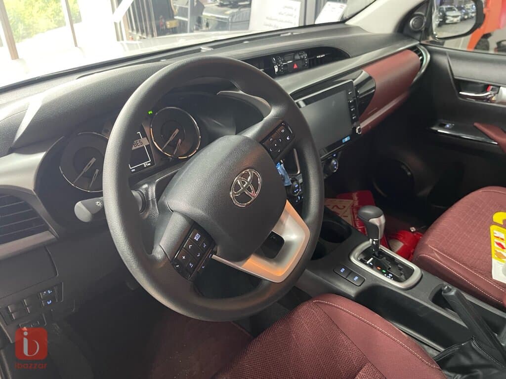Toyota Hilux SR5 9