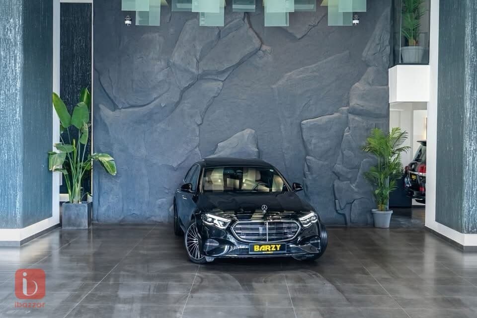 Mercedes-Benz E-Class 1