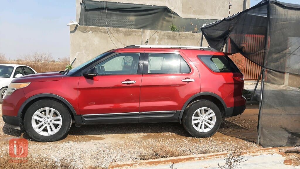Ford Explorer XLT 2