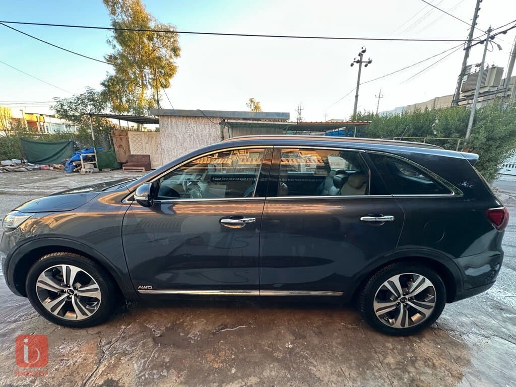 KIA Sorento DLX AWD 2