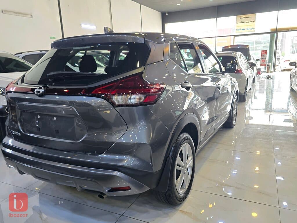 Nissan Kicks S 4