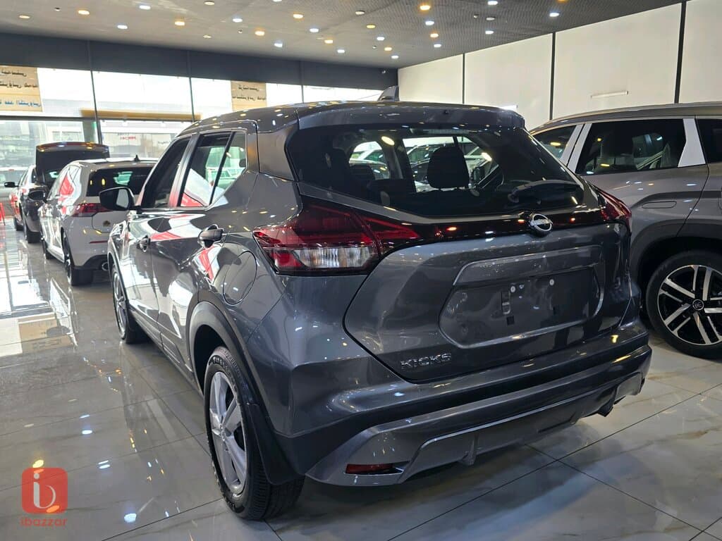 Nissan Kicks S 6