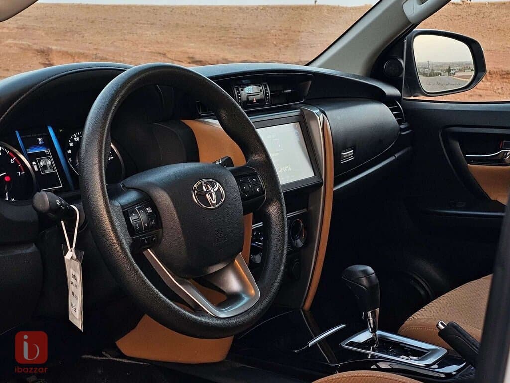 Toyota Fortuner SR5 5