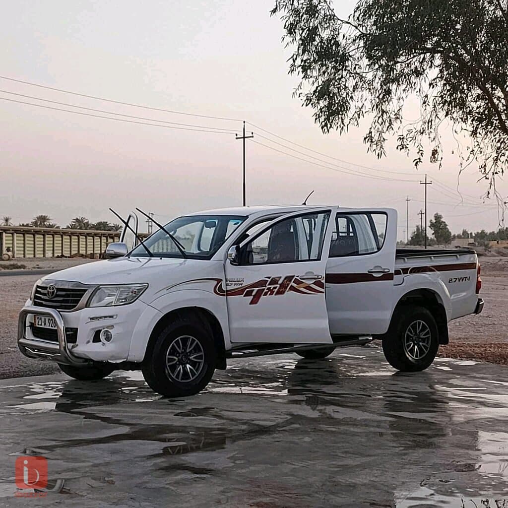 Toyota Hilux SR5 1