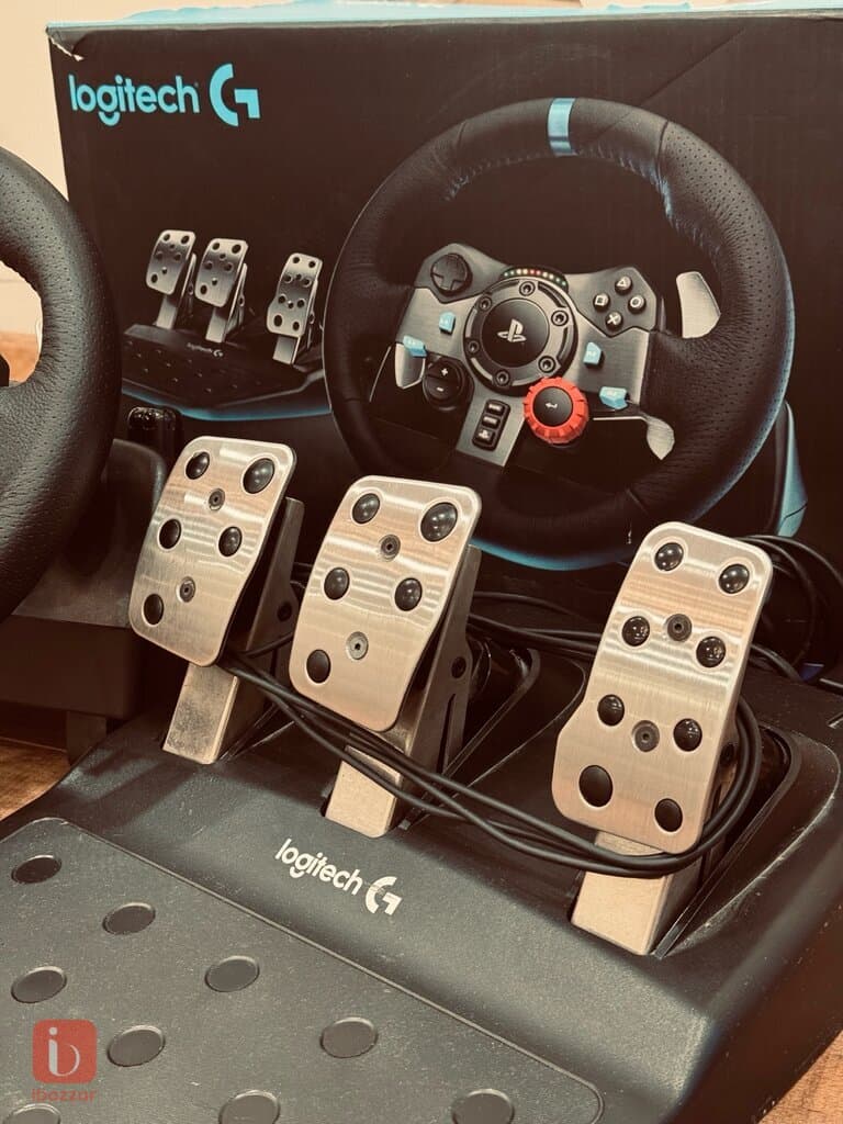 Logitech G29 Driving Force Racing Wheel + Pedals + Shifter (PS5/PS4/PC/PS3) 6