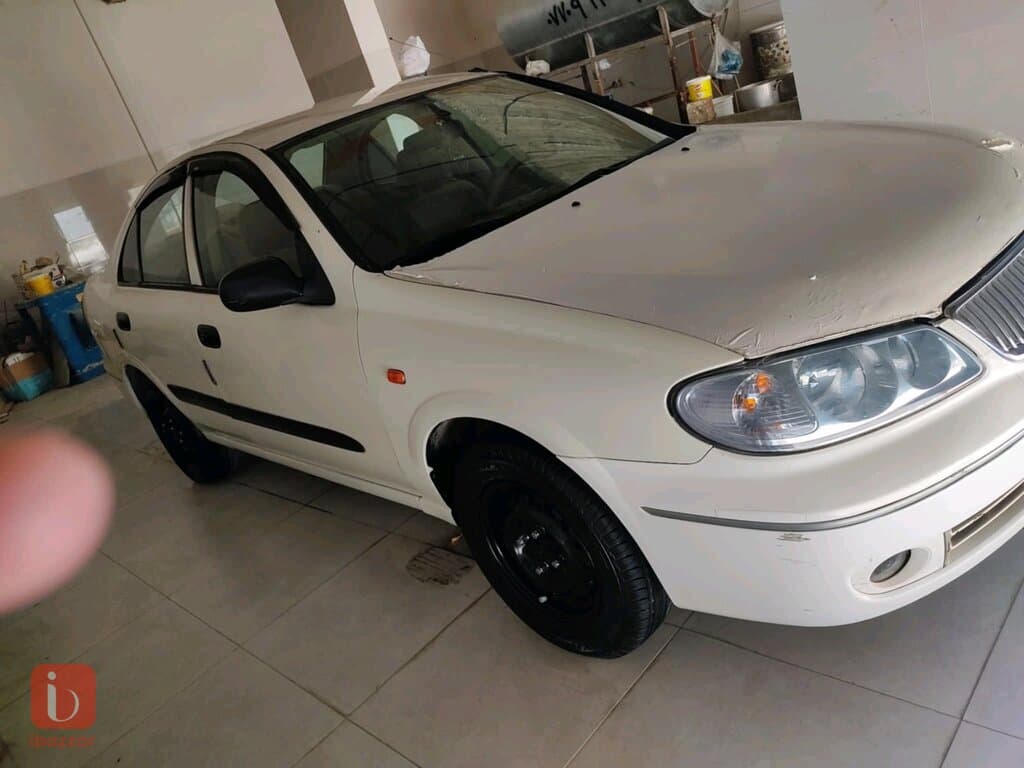 Nissan Sunny 4