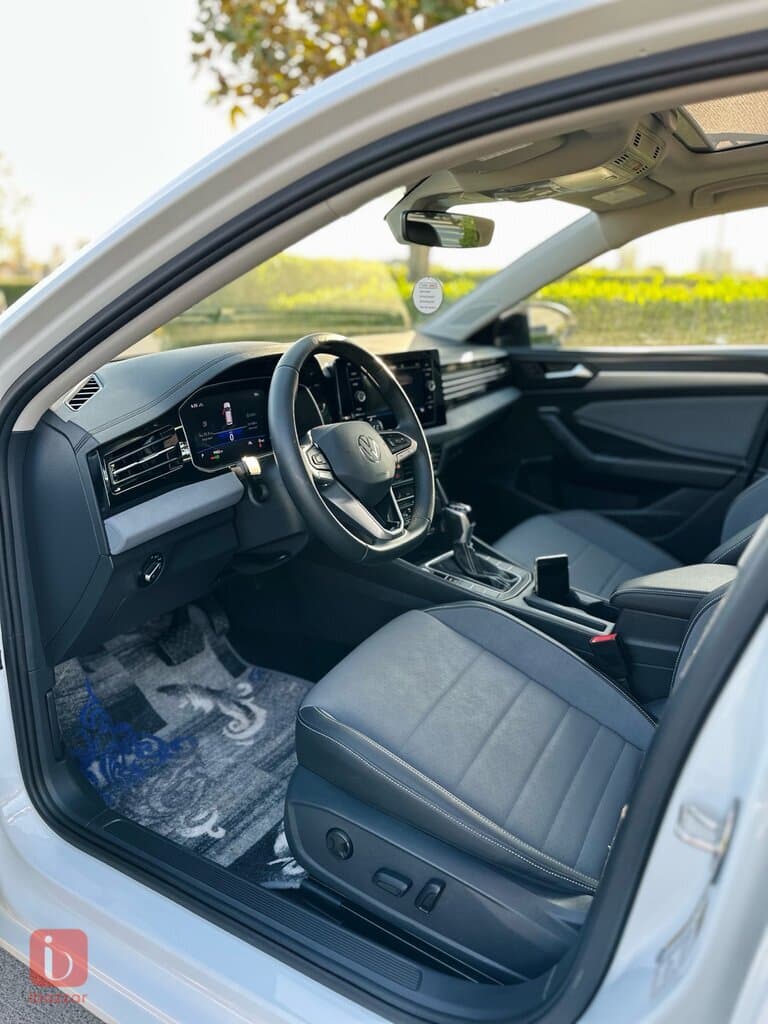 Volkswagen Jetta SE 11