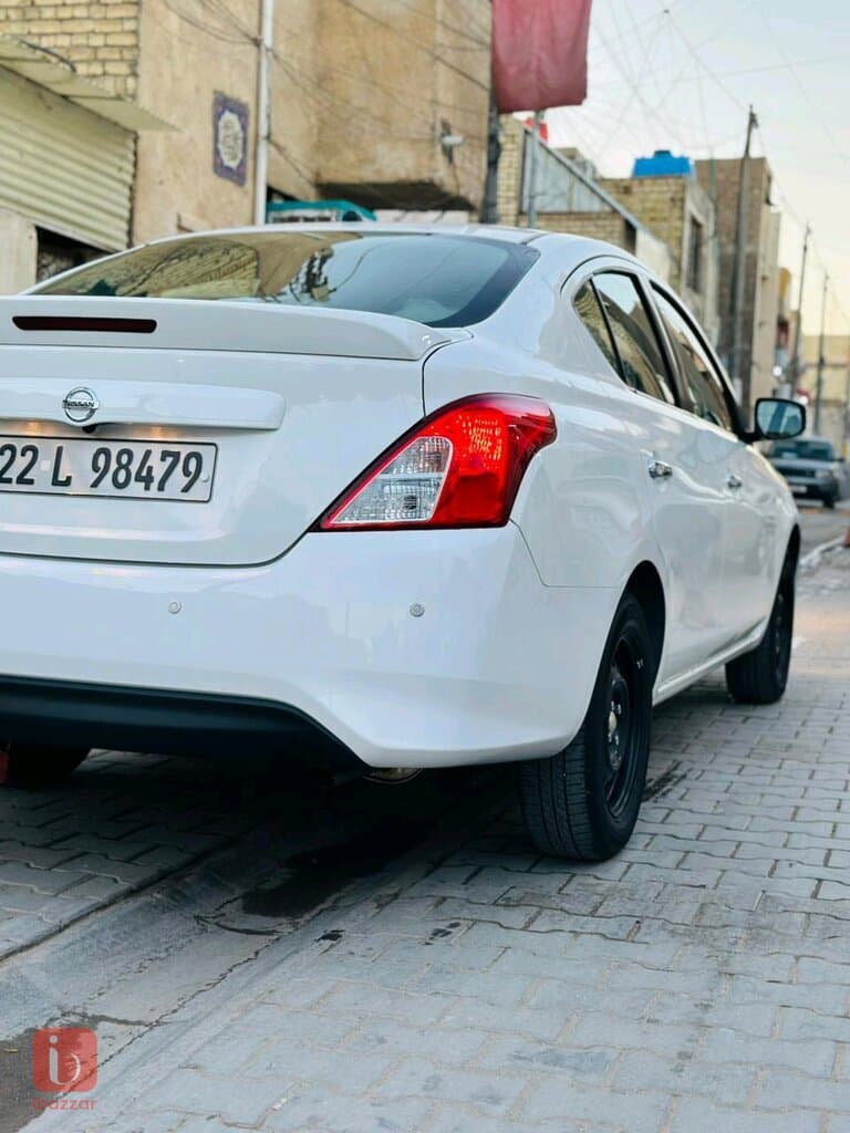 Nissan Sunny 4