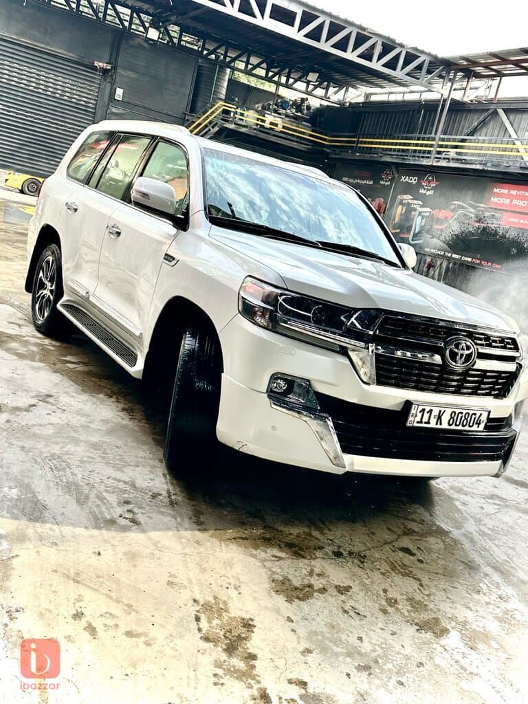 Toyota Land Cruiser Grand Touring 2