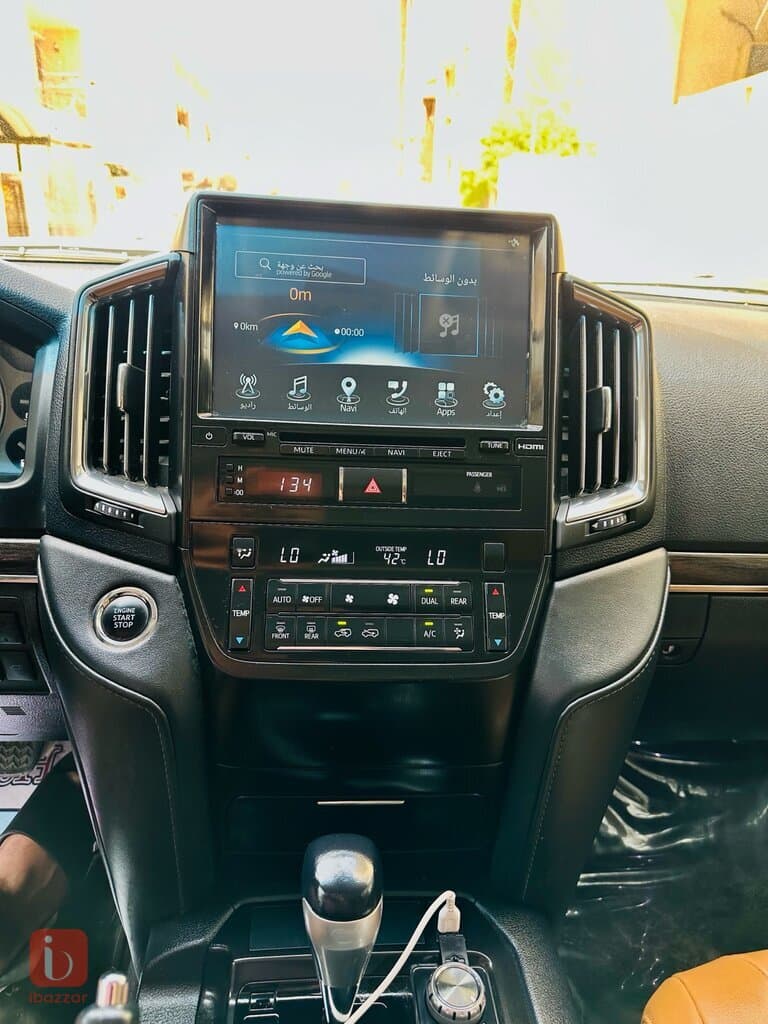 Toyota Land Cruiser Grand Touring 9