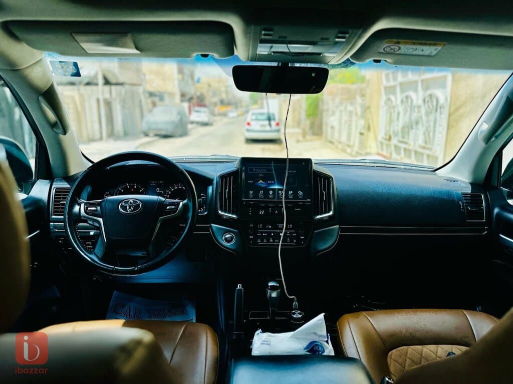 Toyota Land Cruiser Grand Touring 10