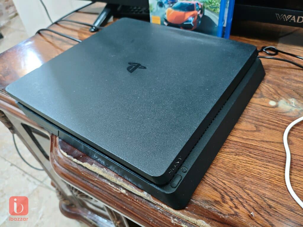 ps4+3games+Cable charger+controller (good condition)