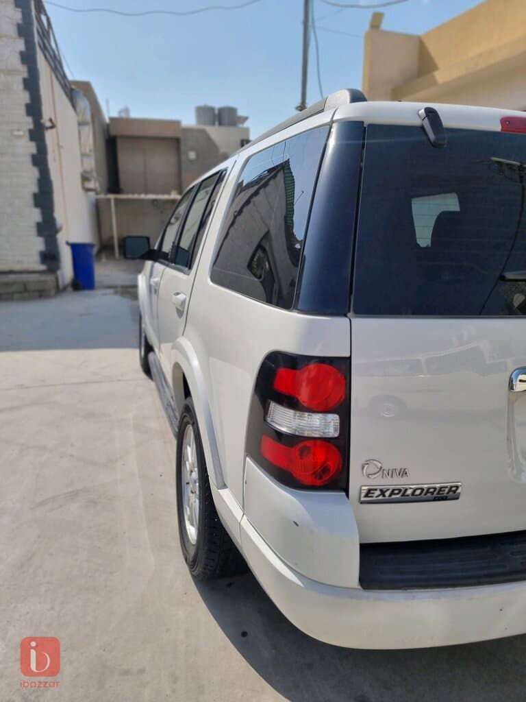 Ford Explorer XLT 3