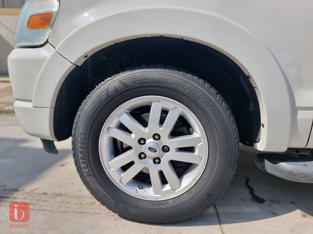 Ford Explorer XLT 8