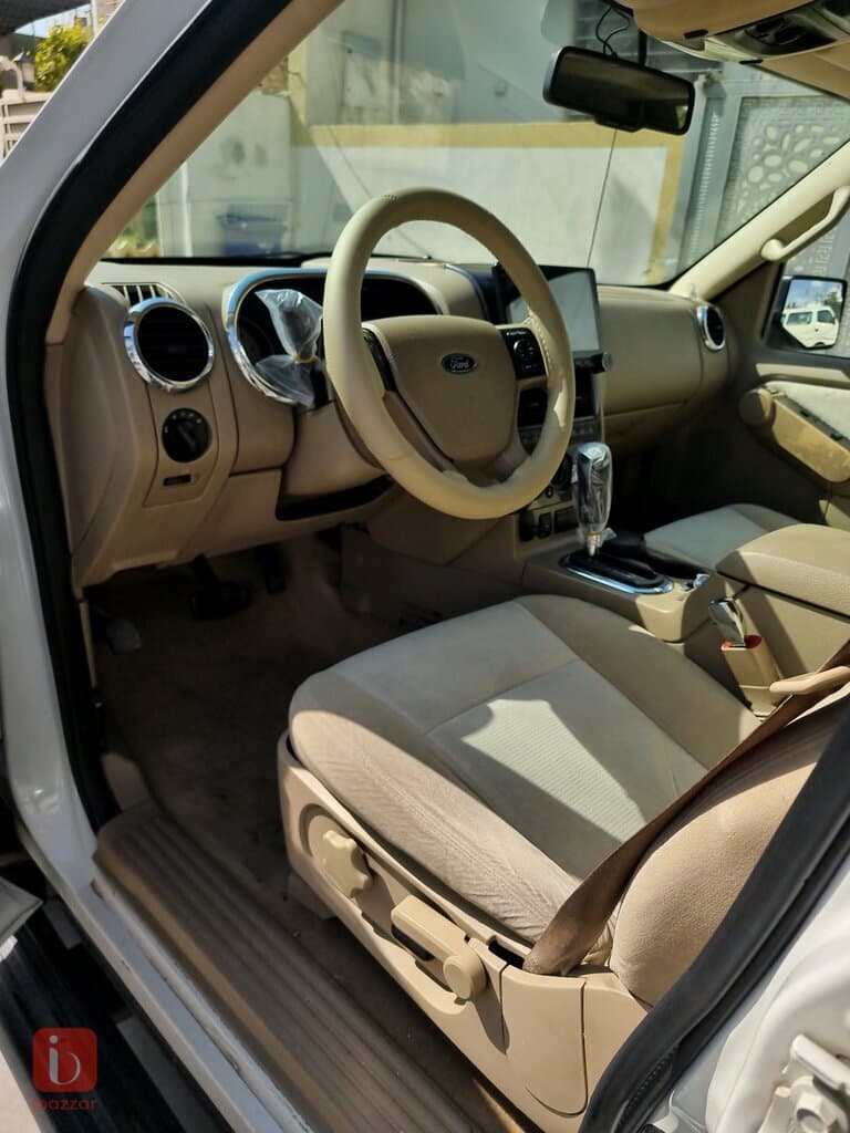 Ford Explorer XLT 9