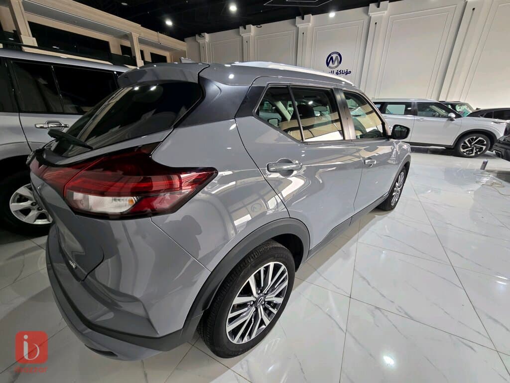 Nissan Kicks SV 6