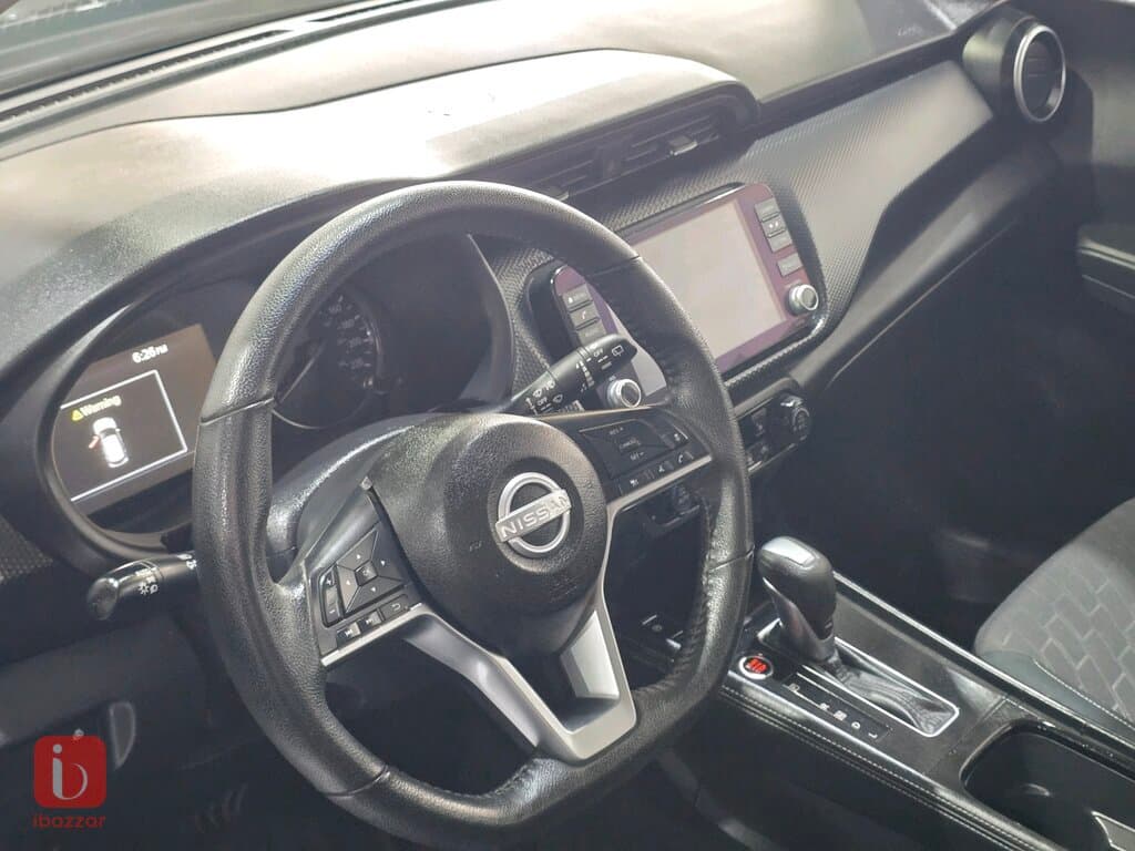 Nissan Kicks SV 9