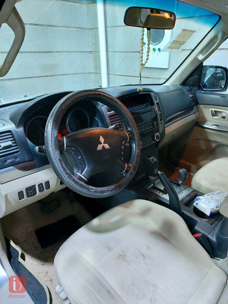 Mitsubishi Pajero GLS 2