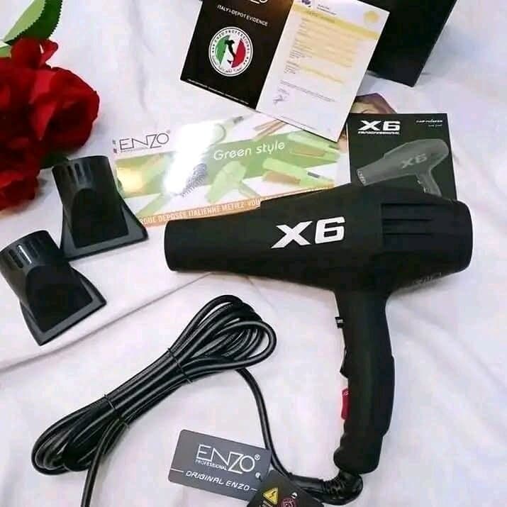 سشوار انزو X6 بـ قوة 2800 واط لأداء احترافي، تقنية الأيونات لمنع التطاير، وتصميم حراري آمن ومتين. تج 2