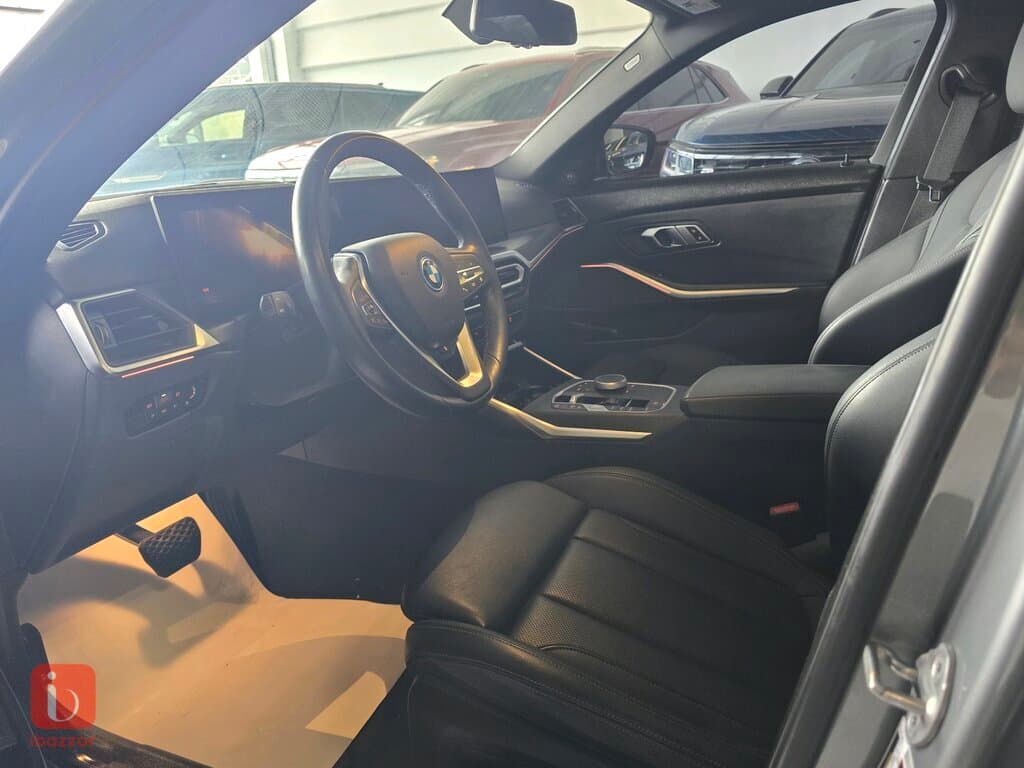 BMW 3-Series 330e 6