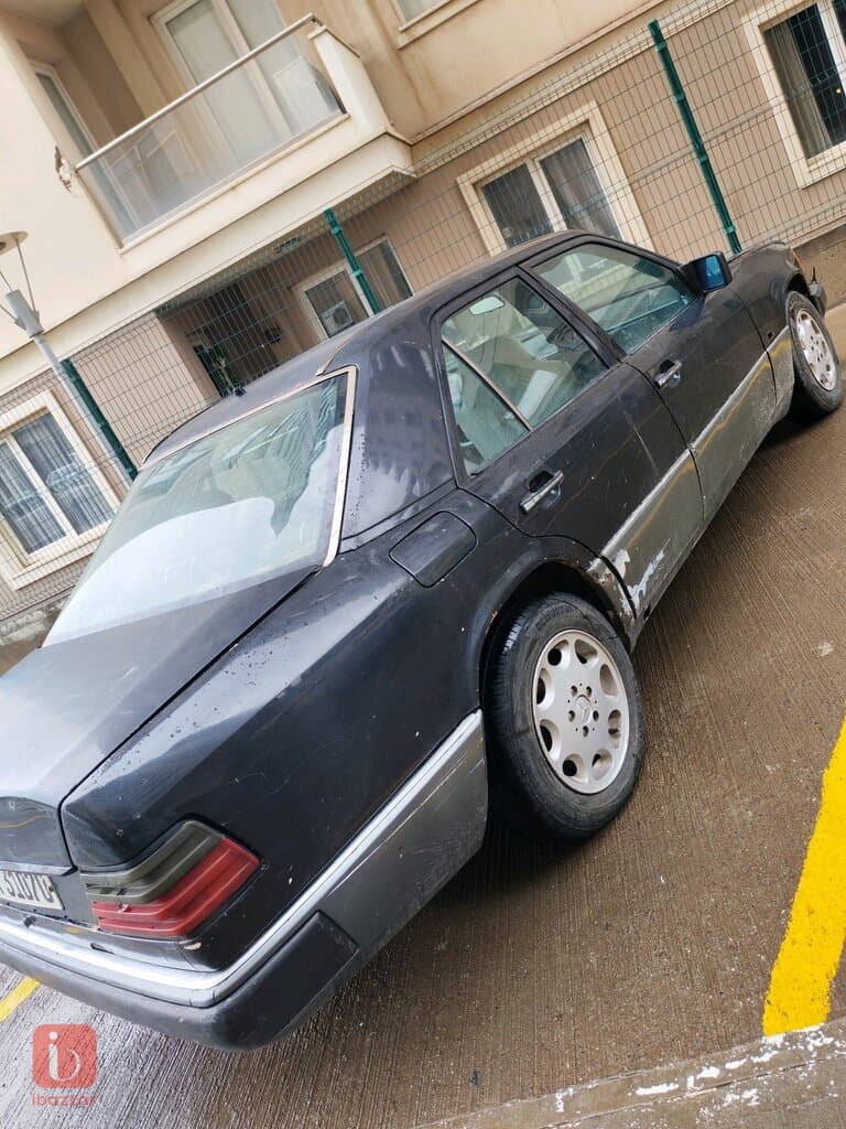Mercedes-Benz E-Class E 300 2