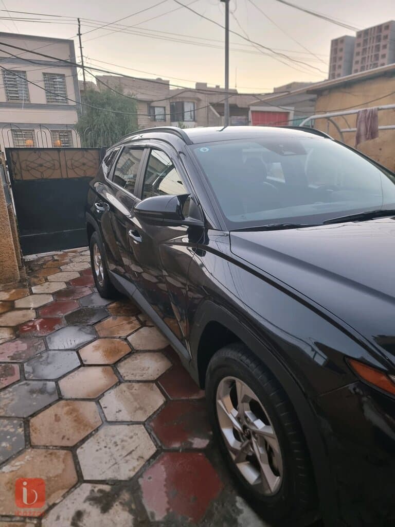 Hyundai Tucson SE 2