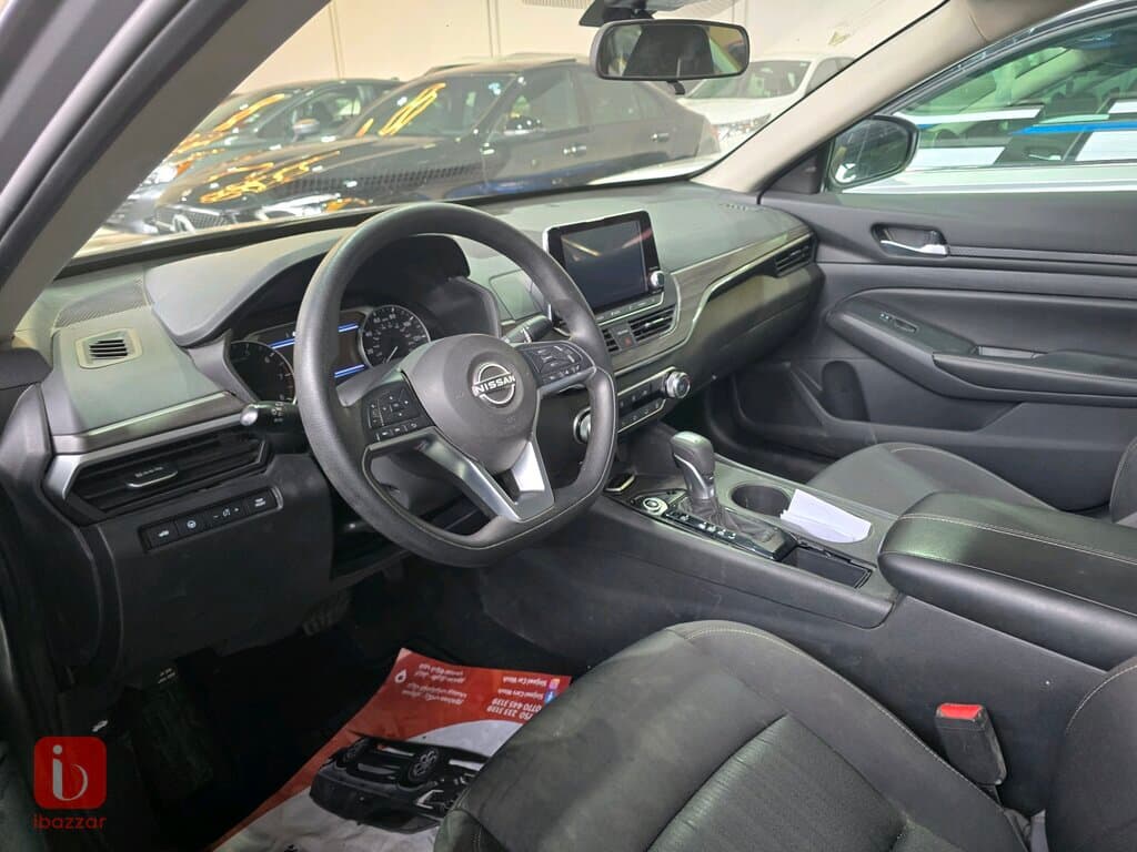 Nissan Altima SV 6