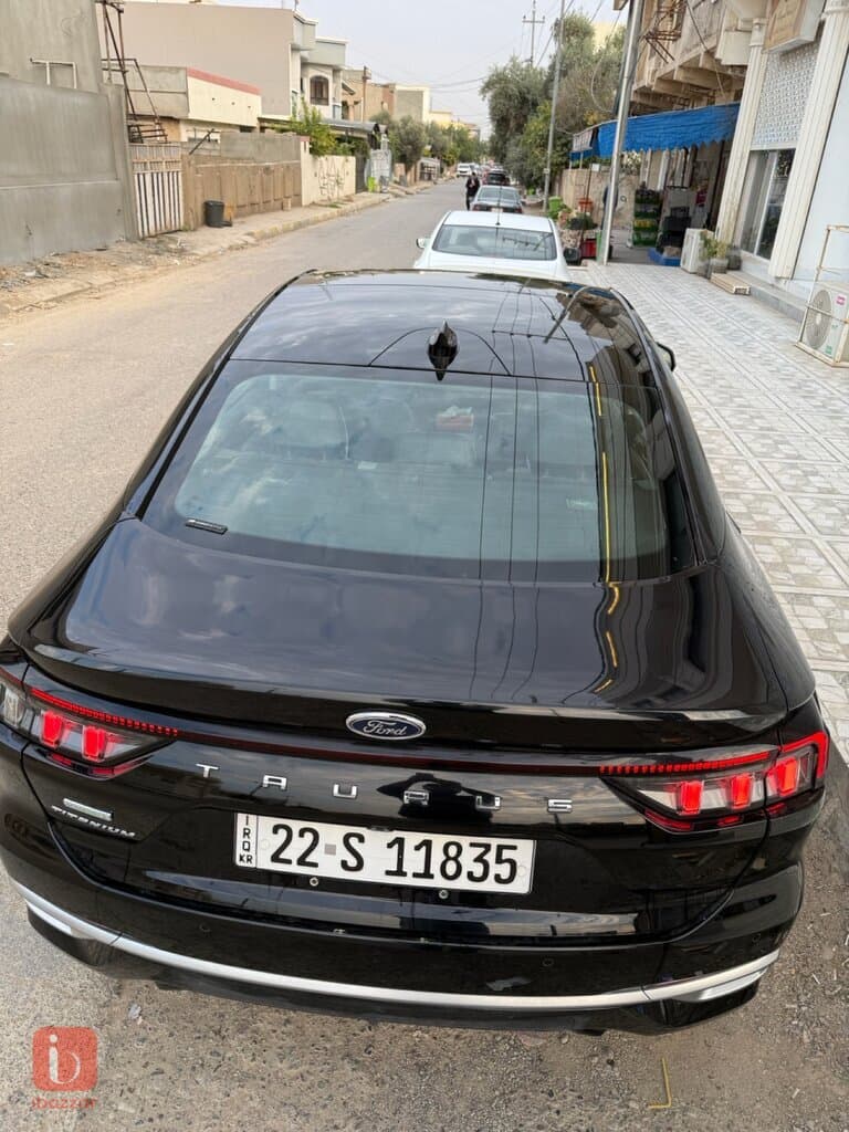 Ford Taurus Titanium 5