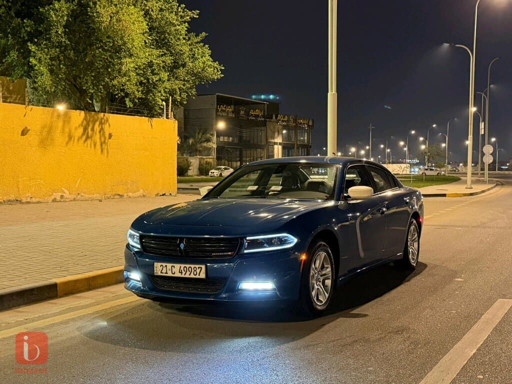 Dodge Charger SXT 2