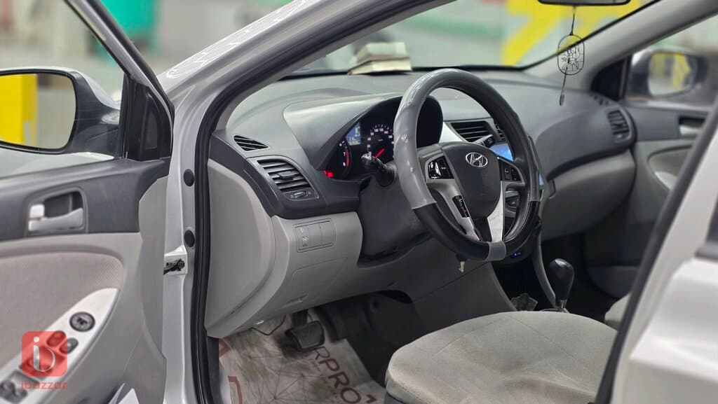 Hyundai Accent 10