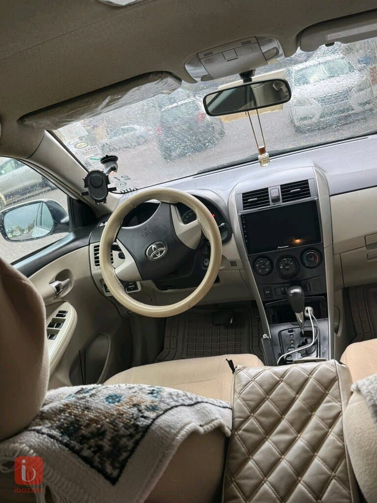 Toyota Corolla LE 6
