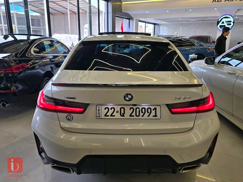 BMW 3-Series 330i 5