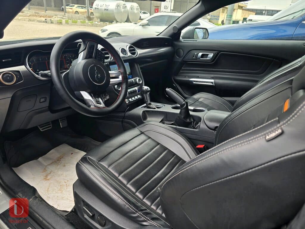 Ford Mustang 6