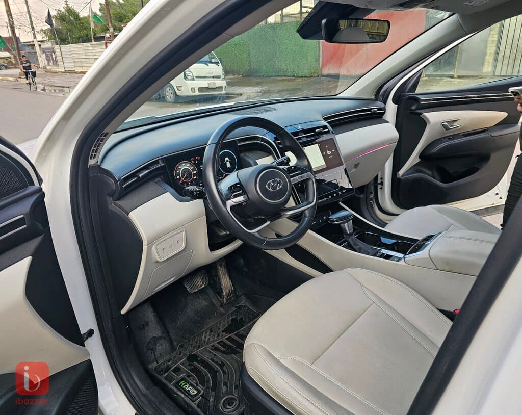 Hyundai Tucson SE 8