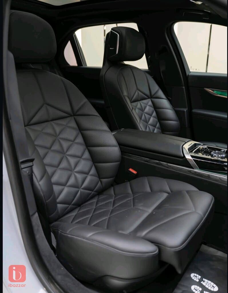 BMW 7-Series 740i 11