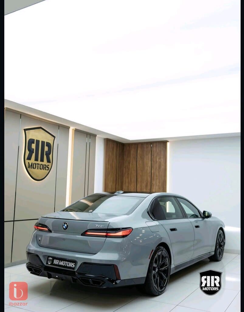 BMW 7-Series 740i 3