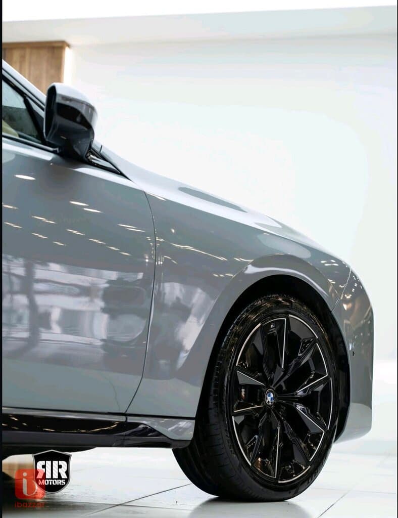 BMW 7-Series 740i 5