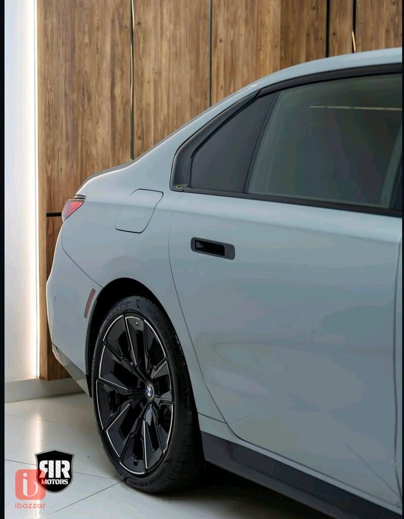 BMW 7-Series 740i 6