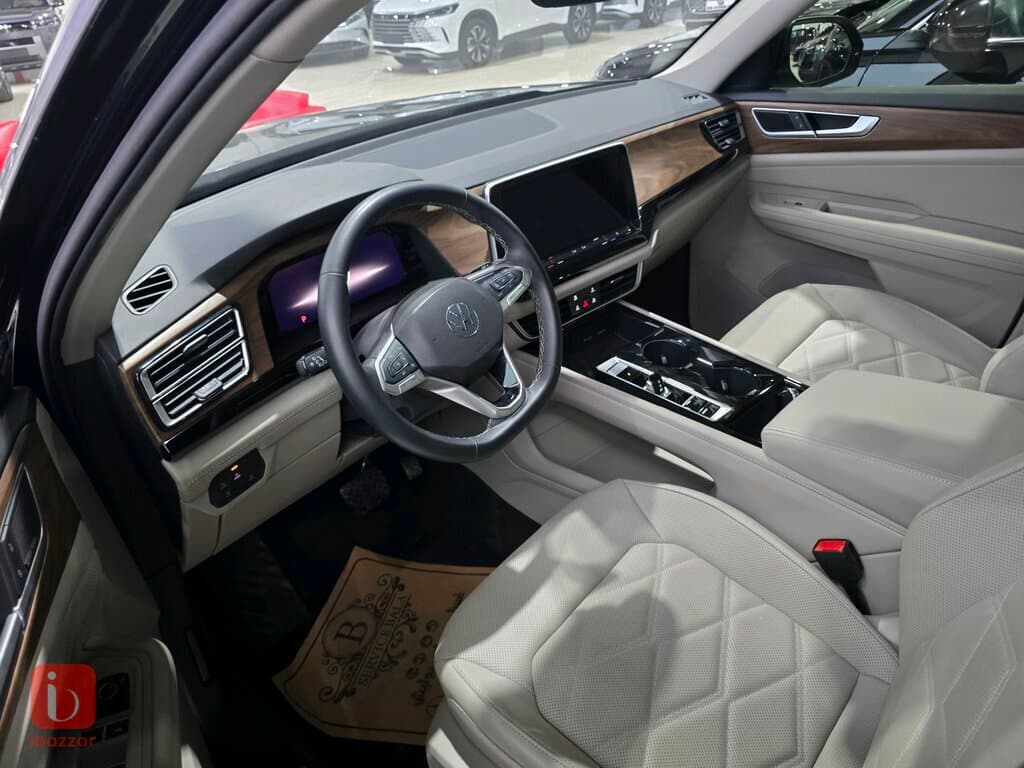 Volkswagen Atlas SE 8