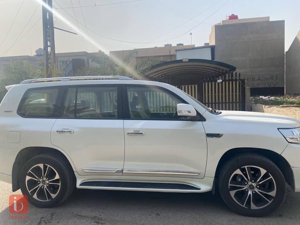 Toyota Land Cruiser GXR 11