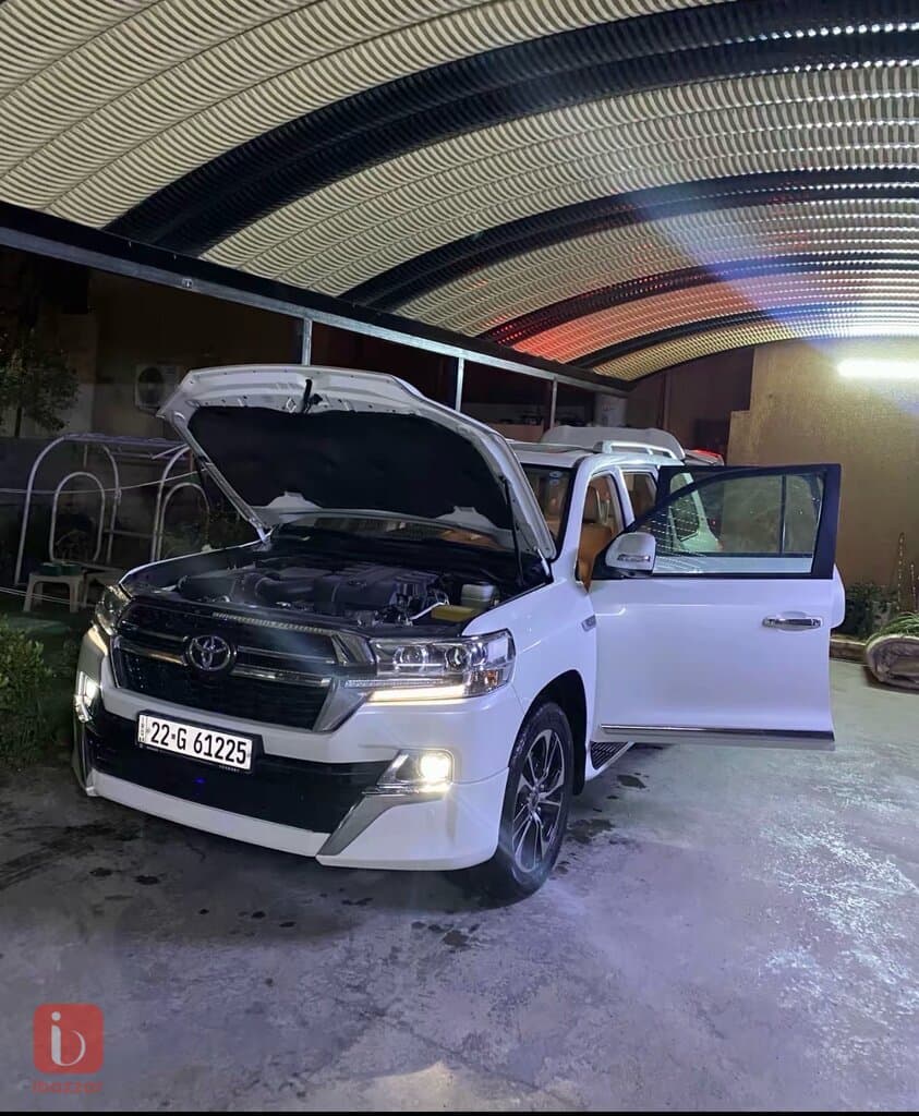 Toyota Land Cruiser GXR 8
